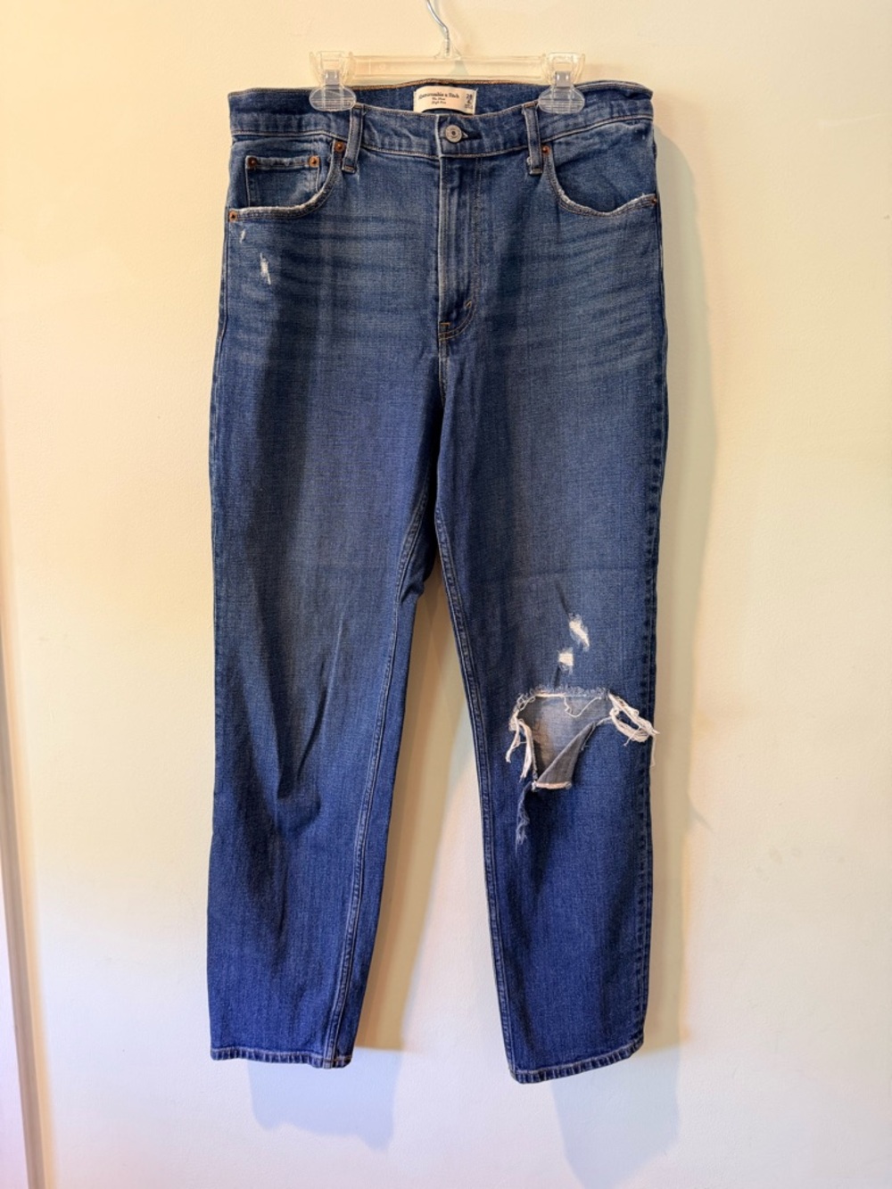 Abercrombie & Fitch - The Mom High Rise Distressed Dark Blue Jeans - 28 Long